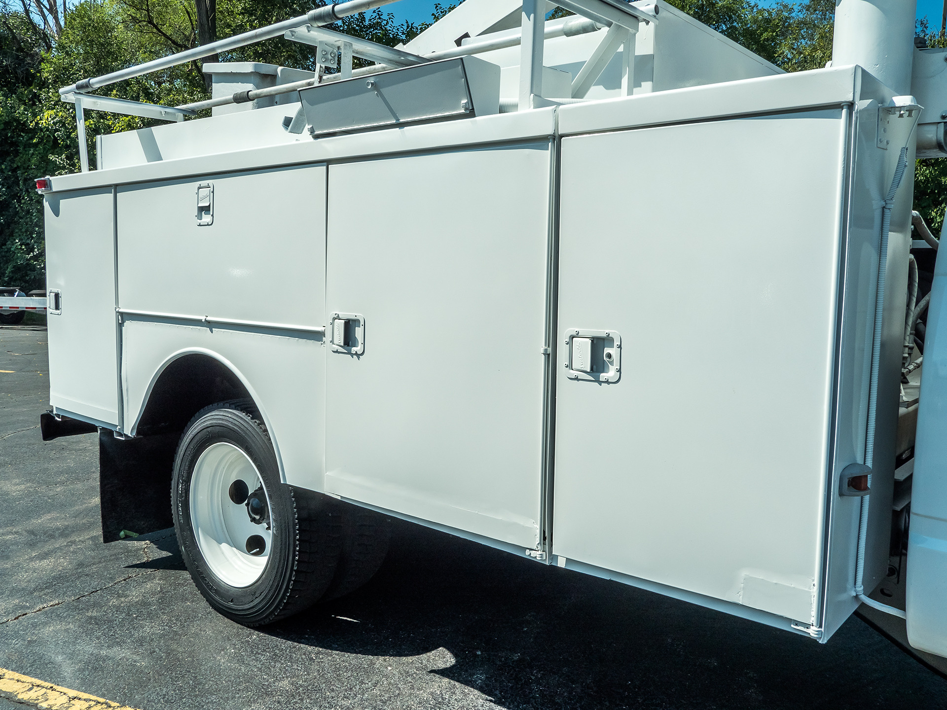 Used-2001-Chevrolet-C-3500-HD-Equipment-UTILITY-BUCKET-TRUCK