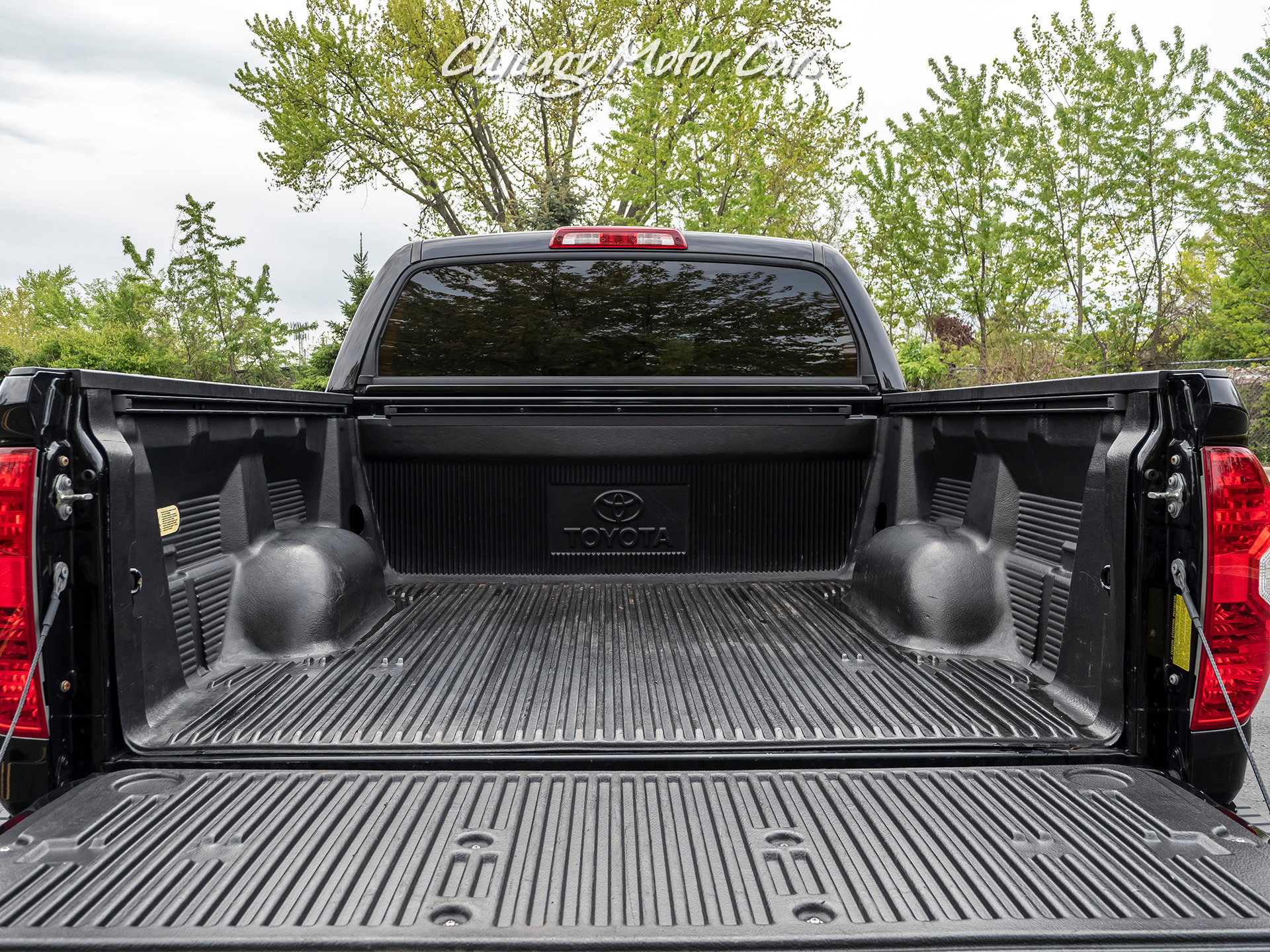 Used-2016-Toyota-Tundra-4WD-Pickup-Truck-PLATINUM-EDITION