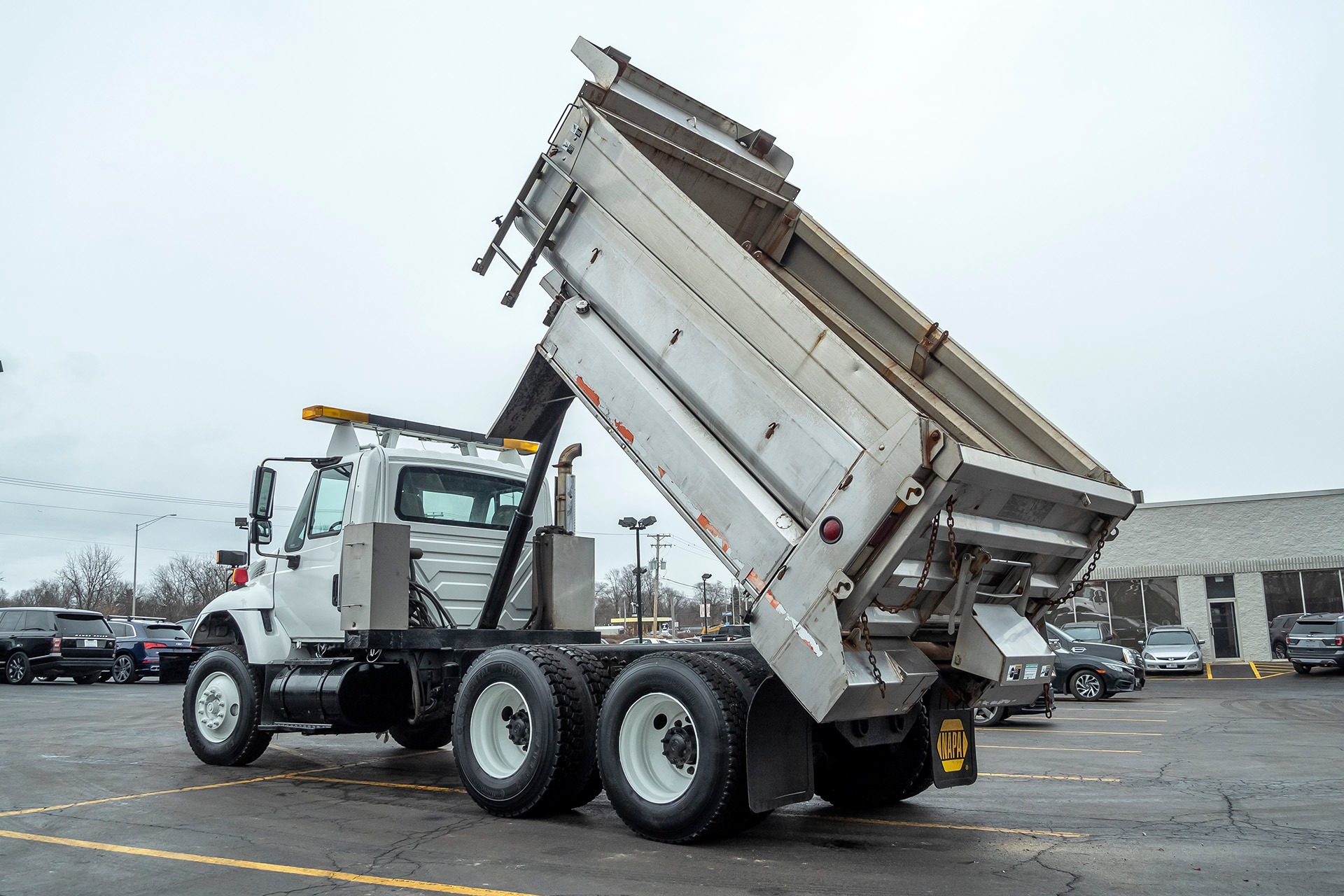 Used-2004-International-7400-Dump-Truck