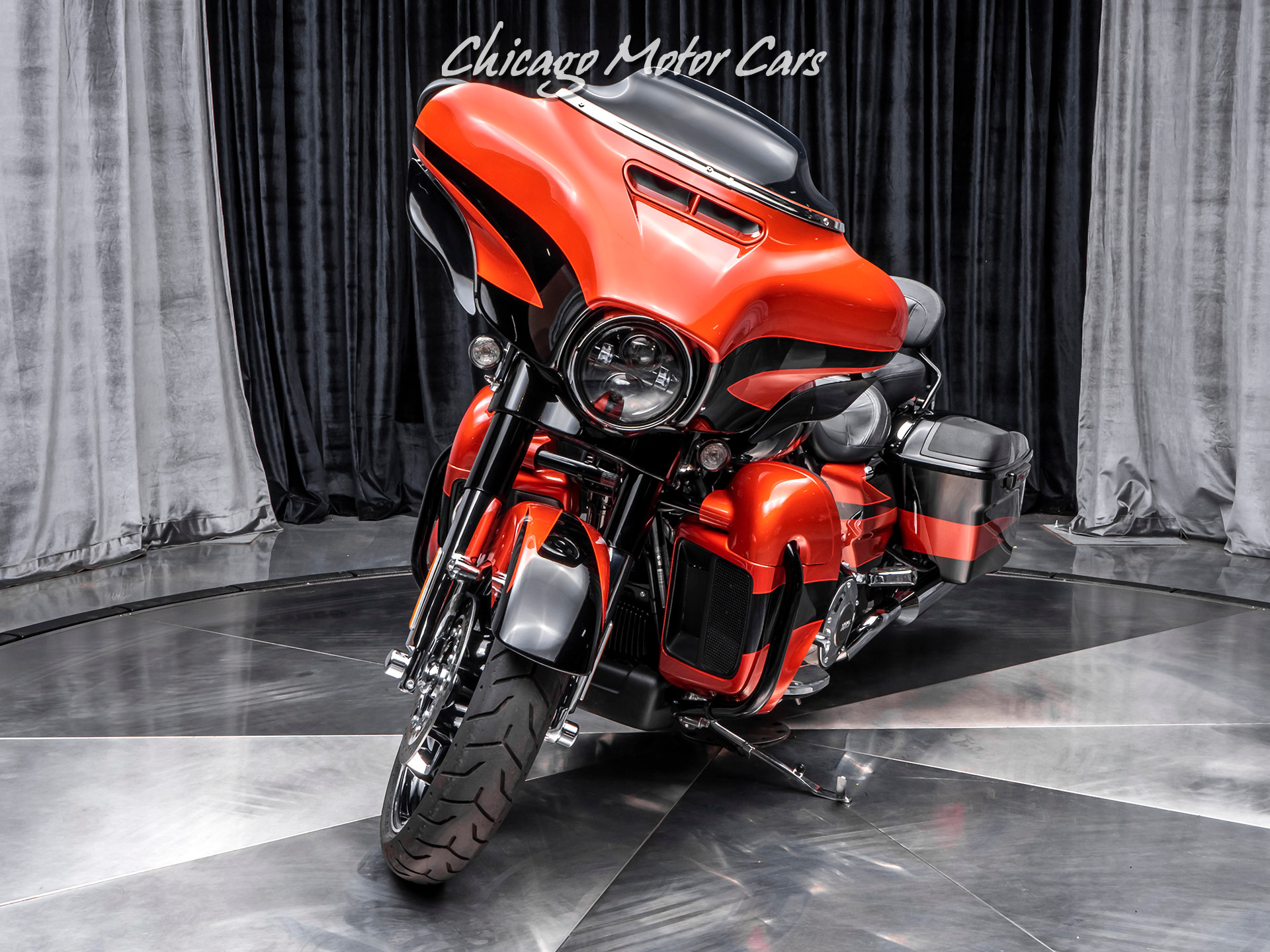 Used 2017 Harley Davidson Street Glide Cvo Stage Iii Hd Motor 117 For Sale Special Pricing Chicago Motor Cars Stock 16394