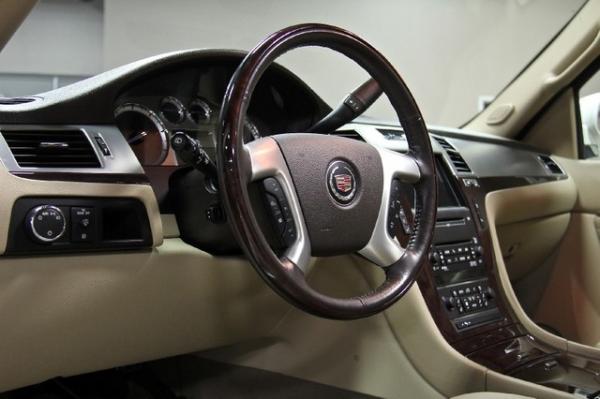 New-2010-Cadillac-Escalade-ESV-Luxury