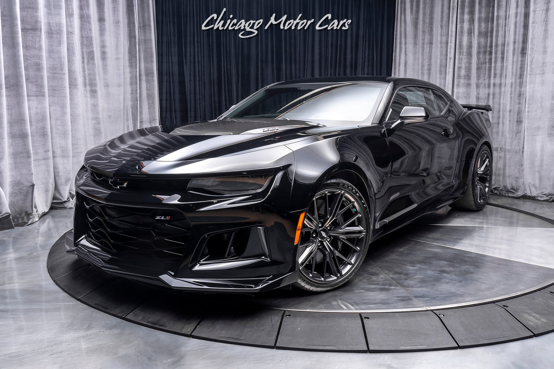 Used-2017-Chevrolet-Camaro-ZL1-Coupe-ONLY-3900-MILES-CARBON-FIBER-HOOD-INSERT-6-Speed-Manual