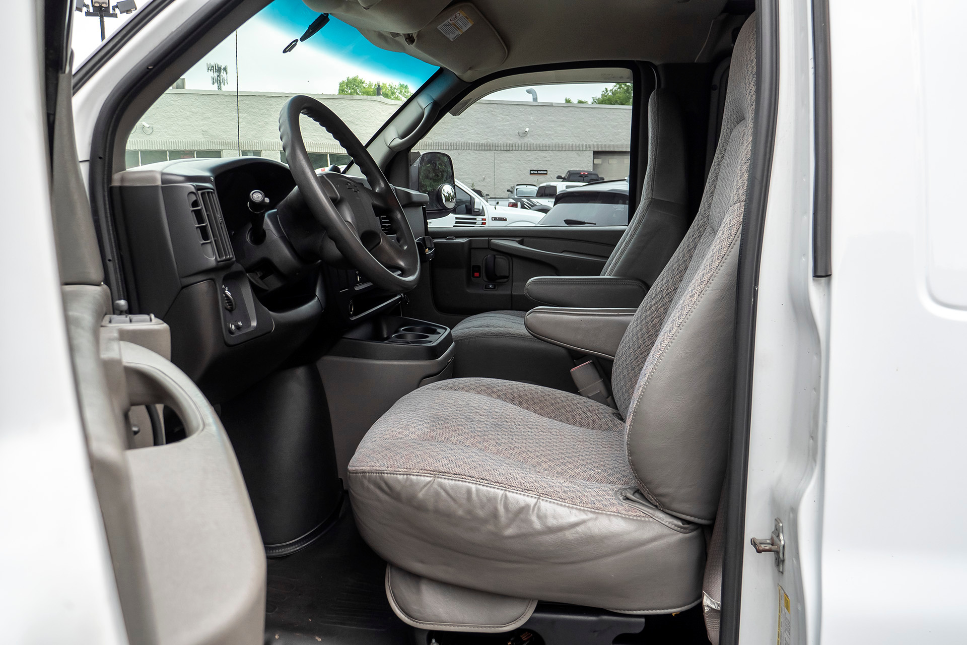Used 2007 Chevrolet Express Cargo 2500 Van For Sale (5,500) Chicago