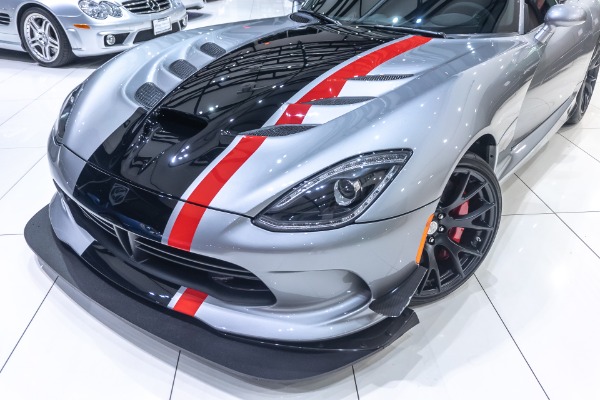 Used 2016 Dodge Viper ACR Coupe EXTERIOR & INTERIOR CARBON FIBER! for sale Sold at Chicago Motor Cars in West Chicago IL 60185 4