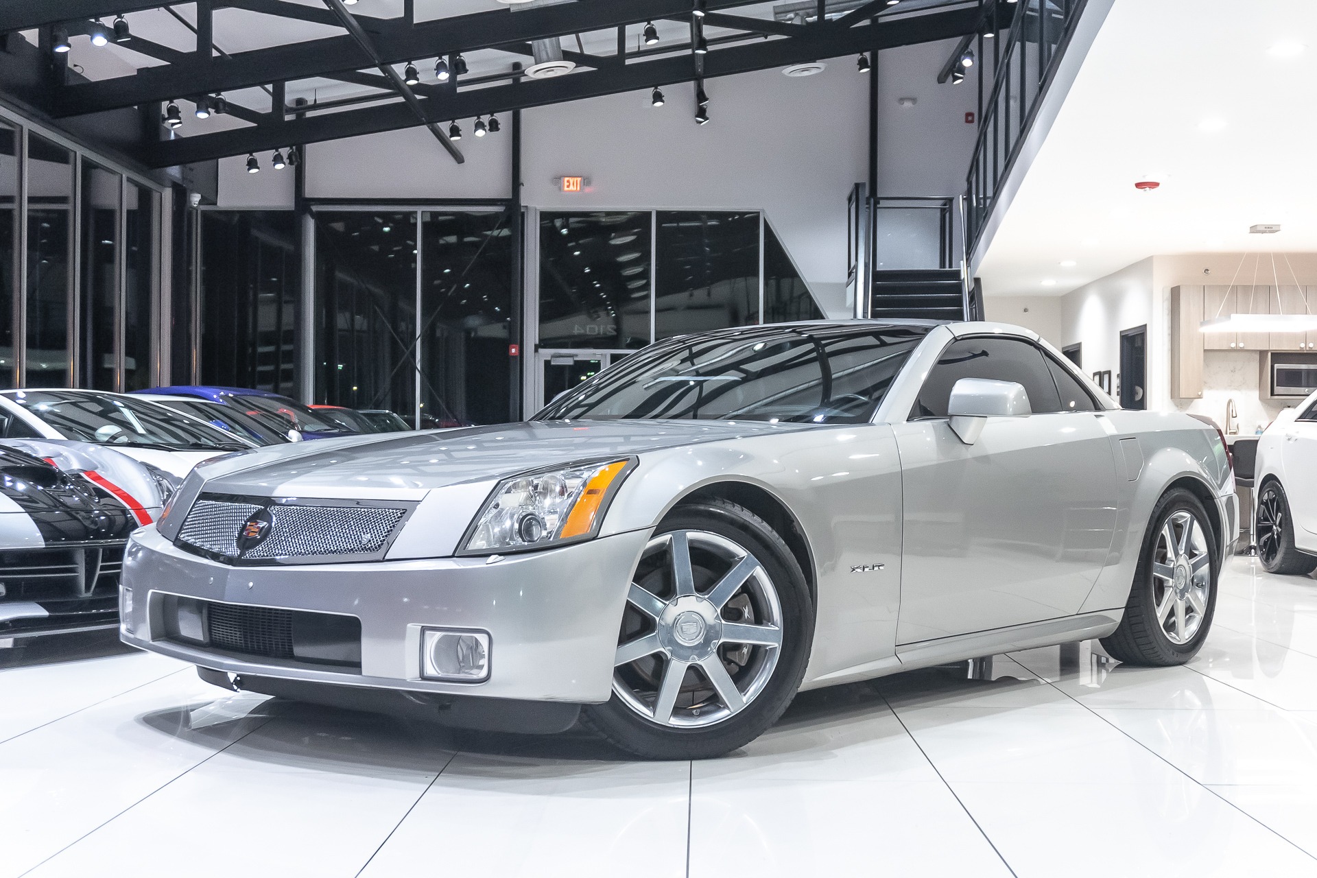 Used-2005-Cadillac-XLR-Hardtop-Convertible-RARE-EXAMPLE