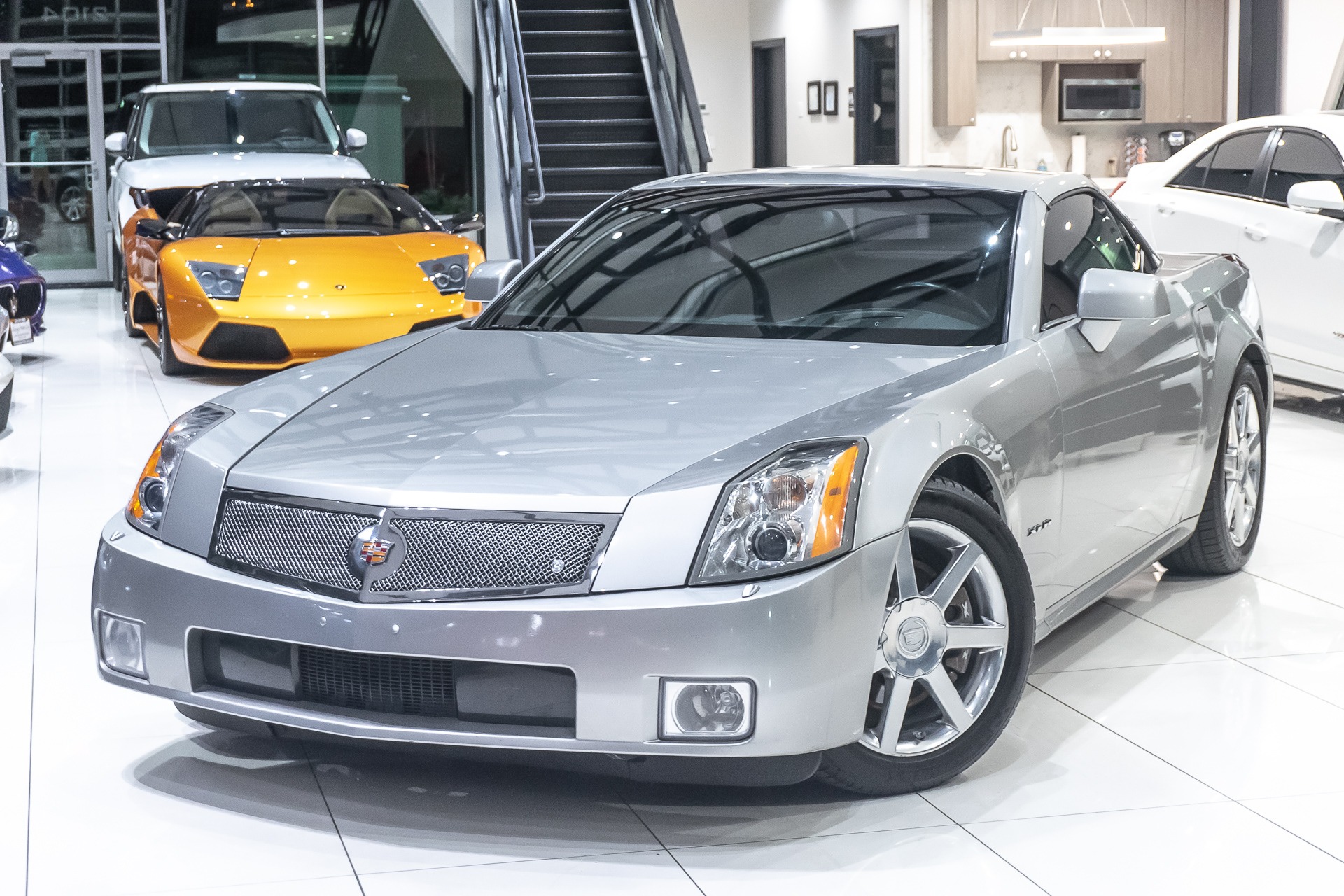 Used-2005-Cadillac-XLR-Hardtop-Convertible-RARE-EXAMPLE