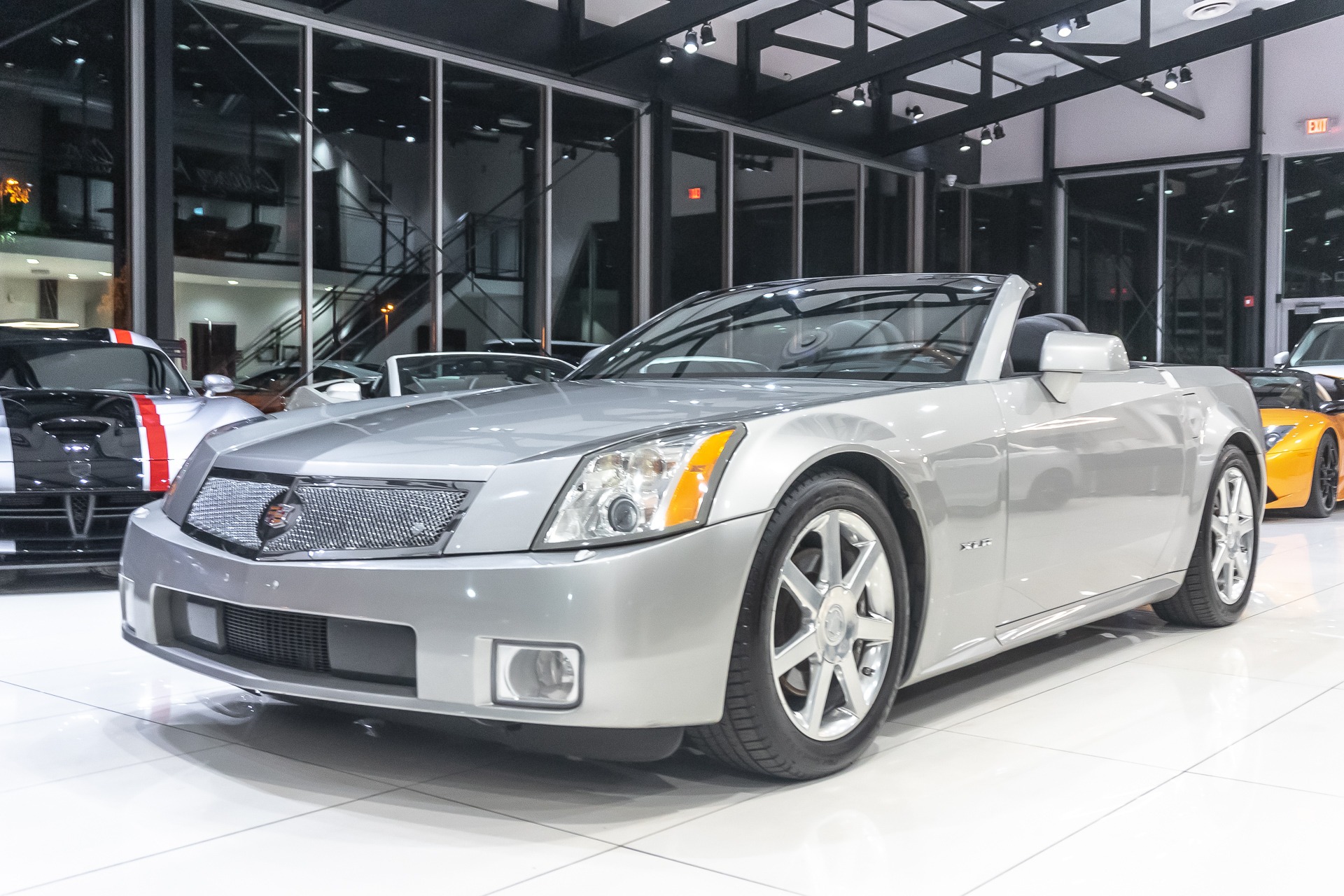 Used-2005-Cadillac-XLR-Hardtop-Convertible-RARE-EXAMPLE