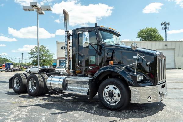 Used 2009 Kenworth T800 Day Cab 15.2L TURBOCHARGED DIESEL ENGINE for sale Sold at Chicago Motor Cars in West Chicago IL 60185 3