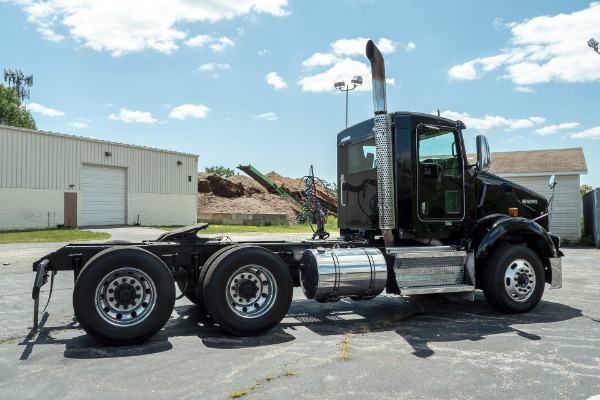 Used 2009 Kenworth T800 Day Cab 15.2L TURBOCHARGED DIESEL ENGINE for sale Sold at Chicago Motor Cars in West Chicago IL 60185 4
