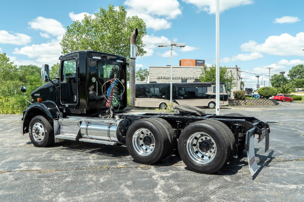 Used 2009 Kenworth T800 Day Cab 15.2L TURBOCHARGED DIESEL ENGINE for sale Sold at Chicago Motor Cars in West Chicago IL 60185 6