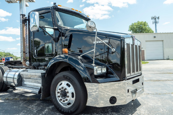 Used-2009-Kenworth-T800-Day-Cab-152L-TURBOCHARGED-DIESEL-ENGINE