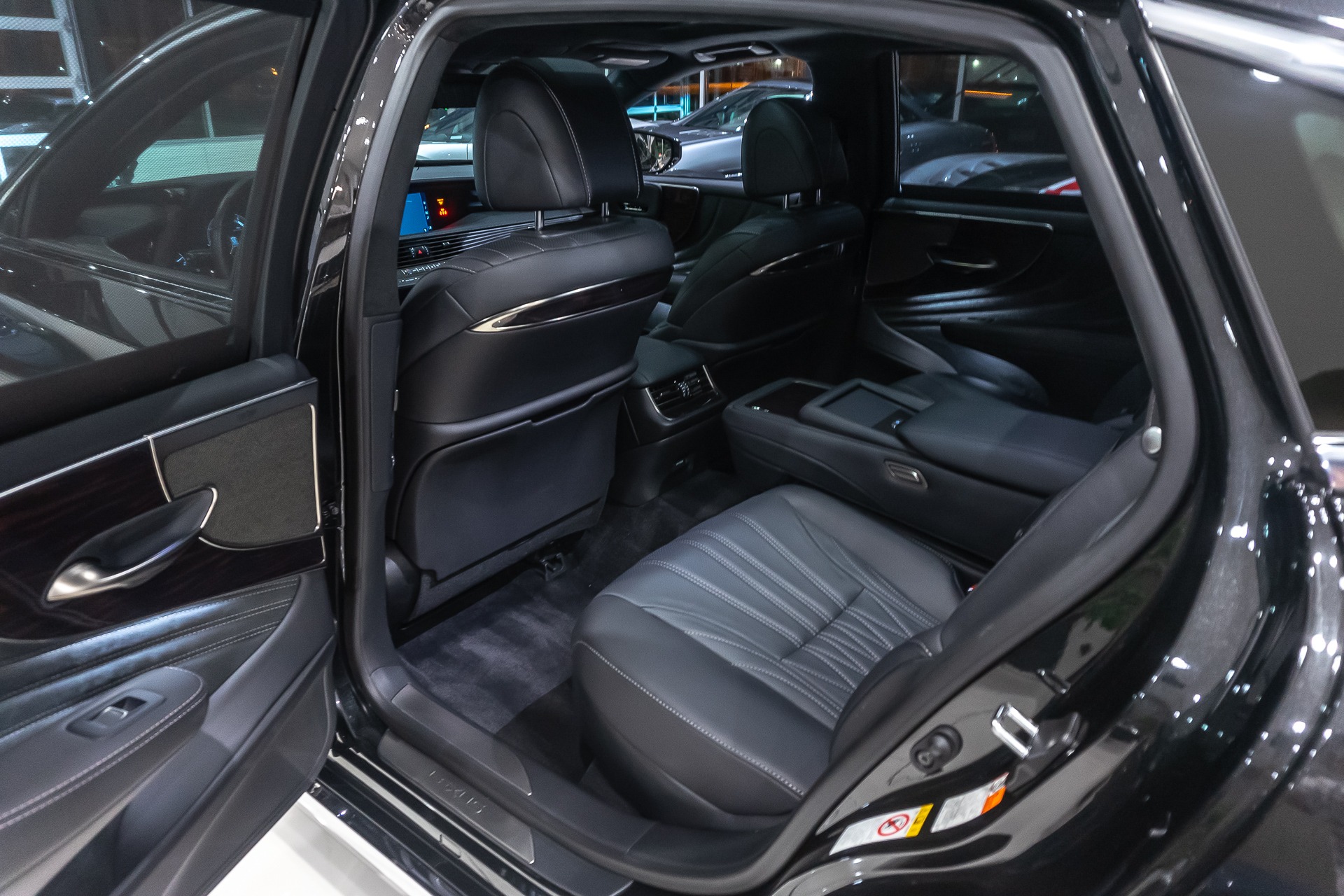 Used-2018-Lexus-LS-500-AWD-LUXURY-PACKAGE-12K-Option