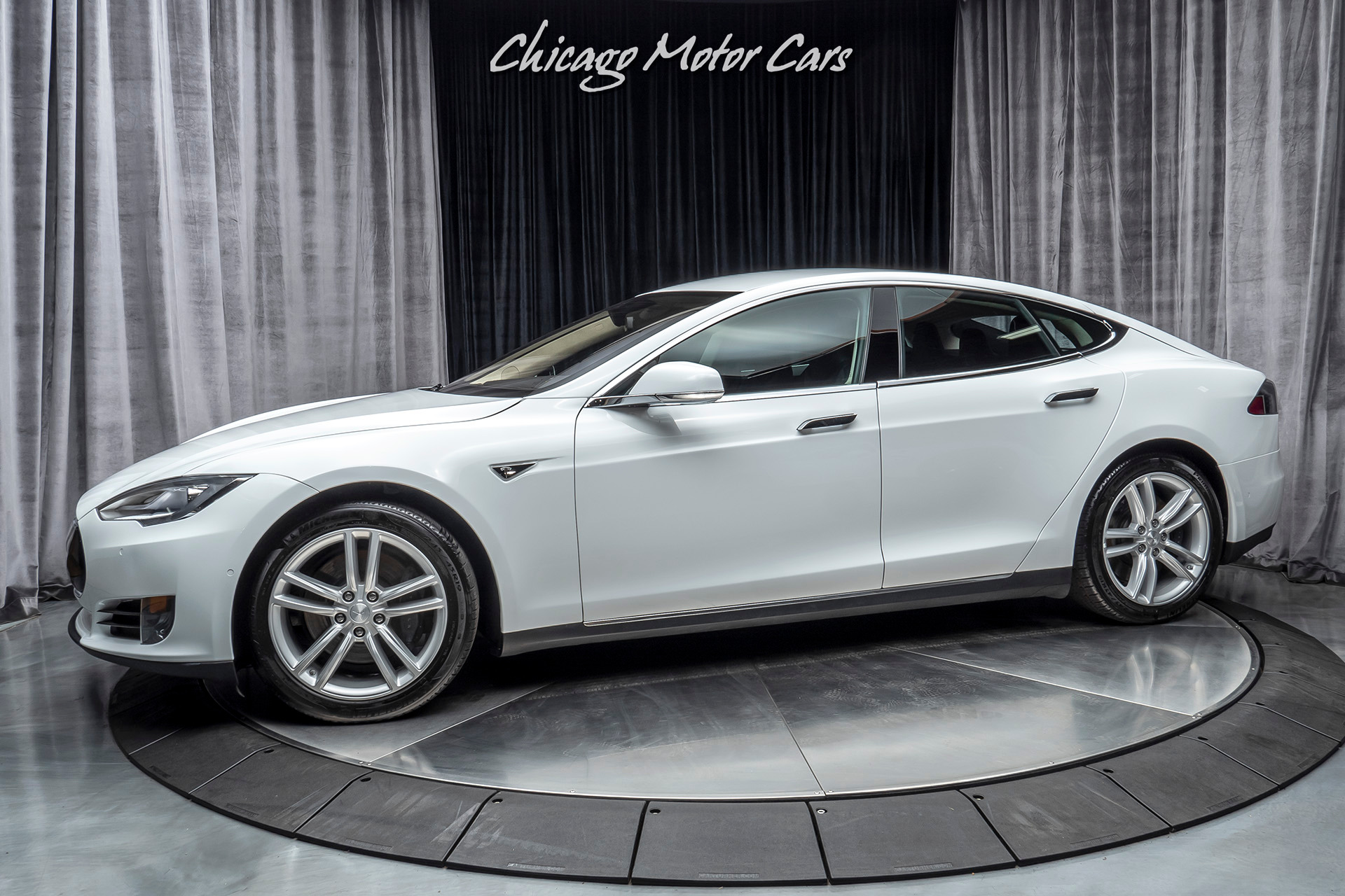 verliezen Lokken auditorium Used 2015 Tesla Model S 85D Sedan ONLY 11K MILES! For Sale (Special  Pricing) | Chicago Motor Cars Stock #16269