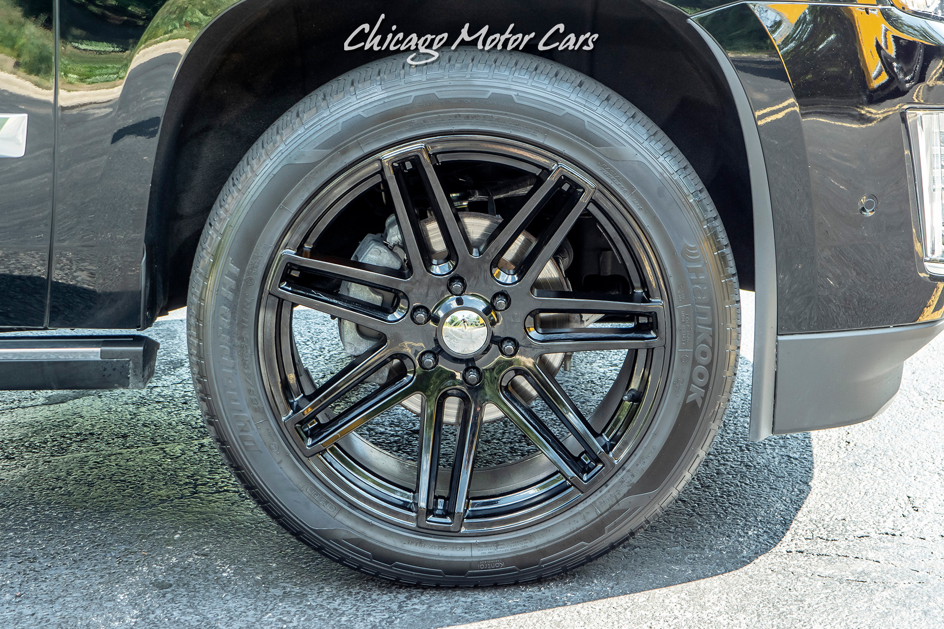 Used-2017-Cadillac-Escalade-Platinum-Vogue-Wheels