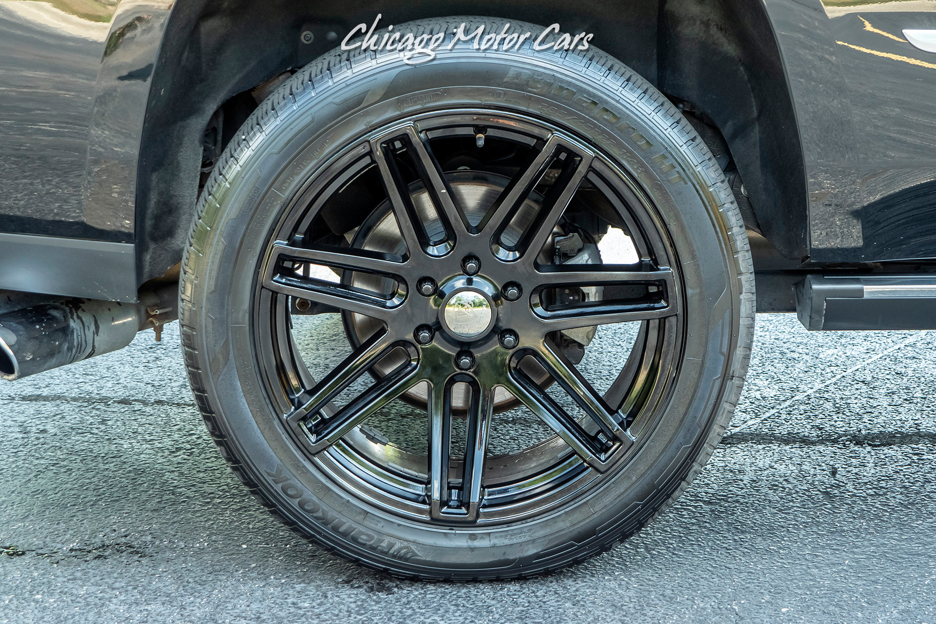 Used-2017-Cadillac-Escalade-Platinum-Vogue-Wheels