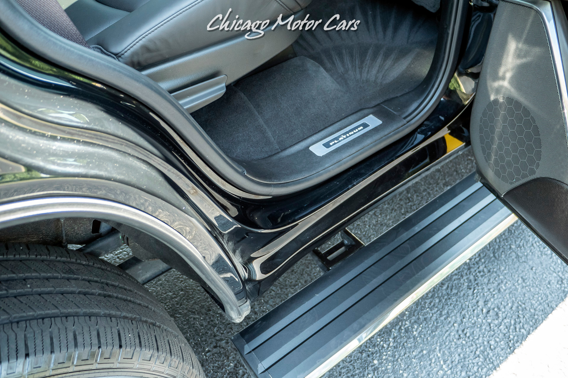 Used-2017-Cadillac-Escalade-Platinum-Vogue-Wheels