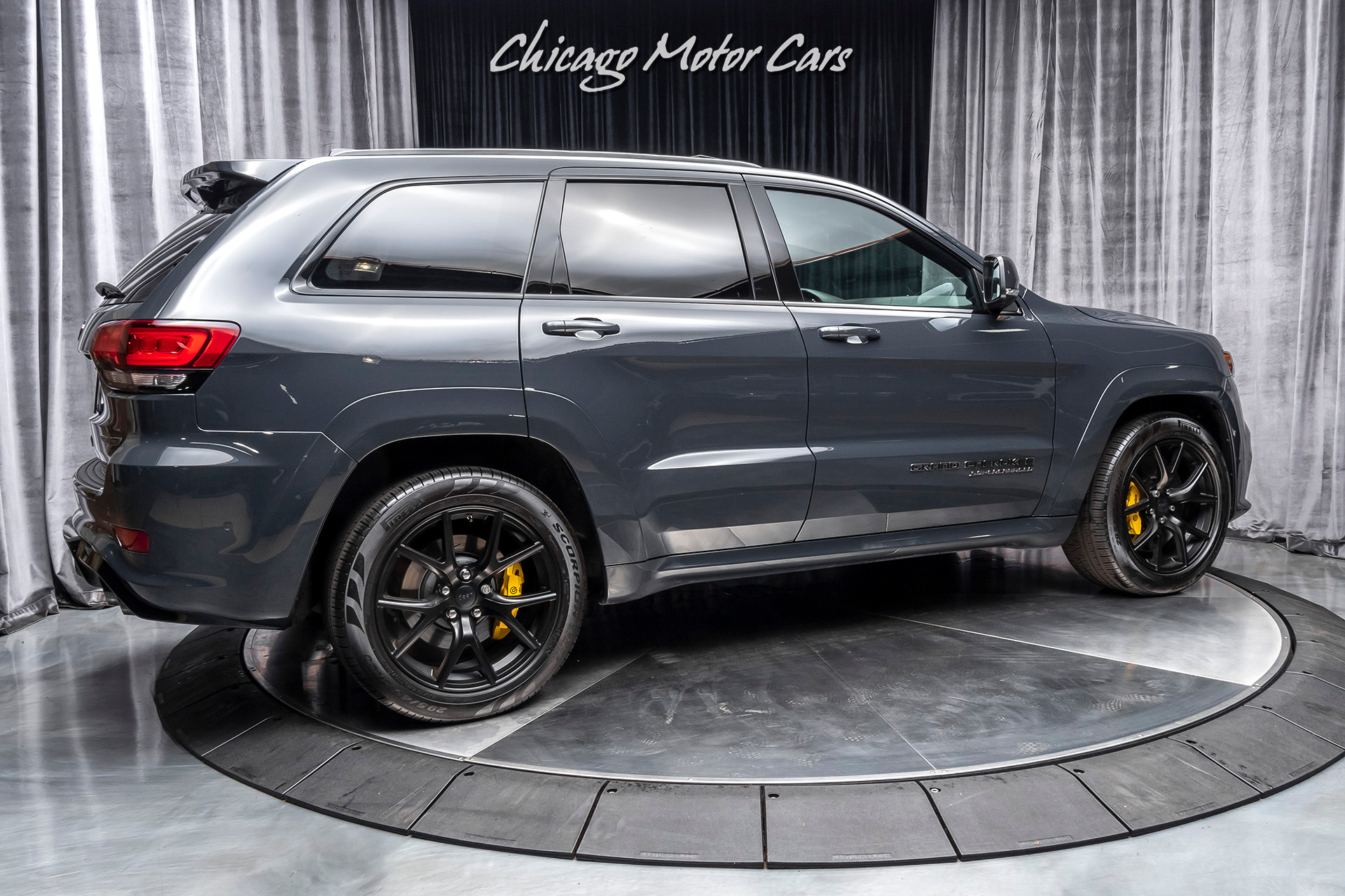 Used-2018-Jeep-Grand-Cherokee-Trackhawk--707HP-HELLCAT-ENGINE-REAR-DVD-ENTERTAINMENT