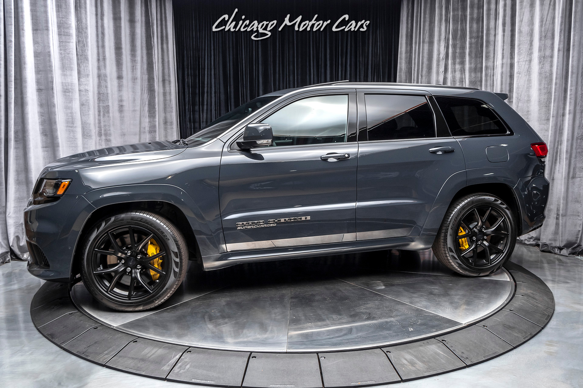 Used-2018-Jeep-Grand-Cherokee-Trackhawk--707HP-HELLCAT-ENGINE-REAR-DVD-ENTERTAINMENT