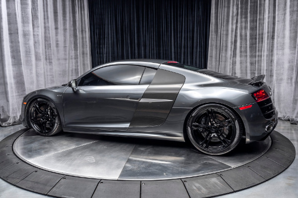 Used 2012 Audi R8 5.2 quattro V10 6 Speed Manual Transmission for sale Sold at Chicago Motor Cars in West Chicago IL 60185 3
