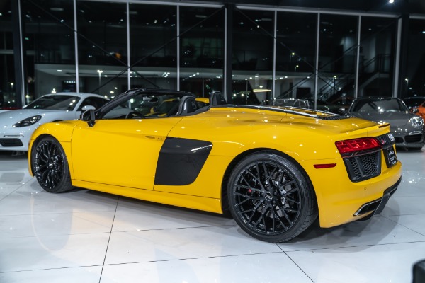 Used 2017 Audi R8 5.2 quattro V10 Spyder Convertible HOT Spec! BOTH Carbon Packs! LOADED for sale Sold at Chicago Motor Cars in West Chicago IL 60185 3