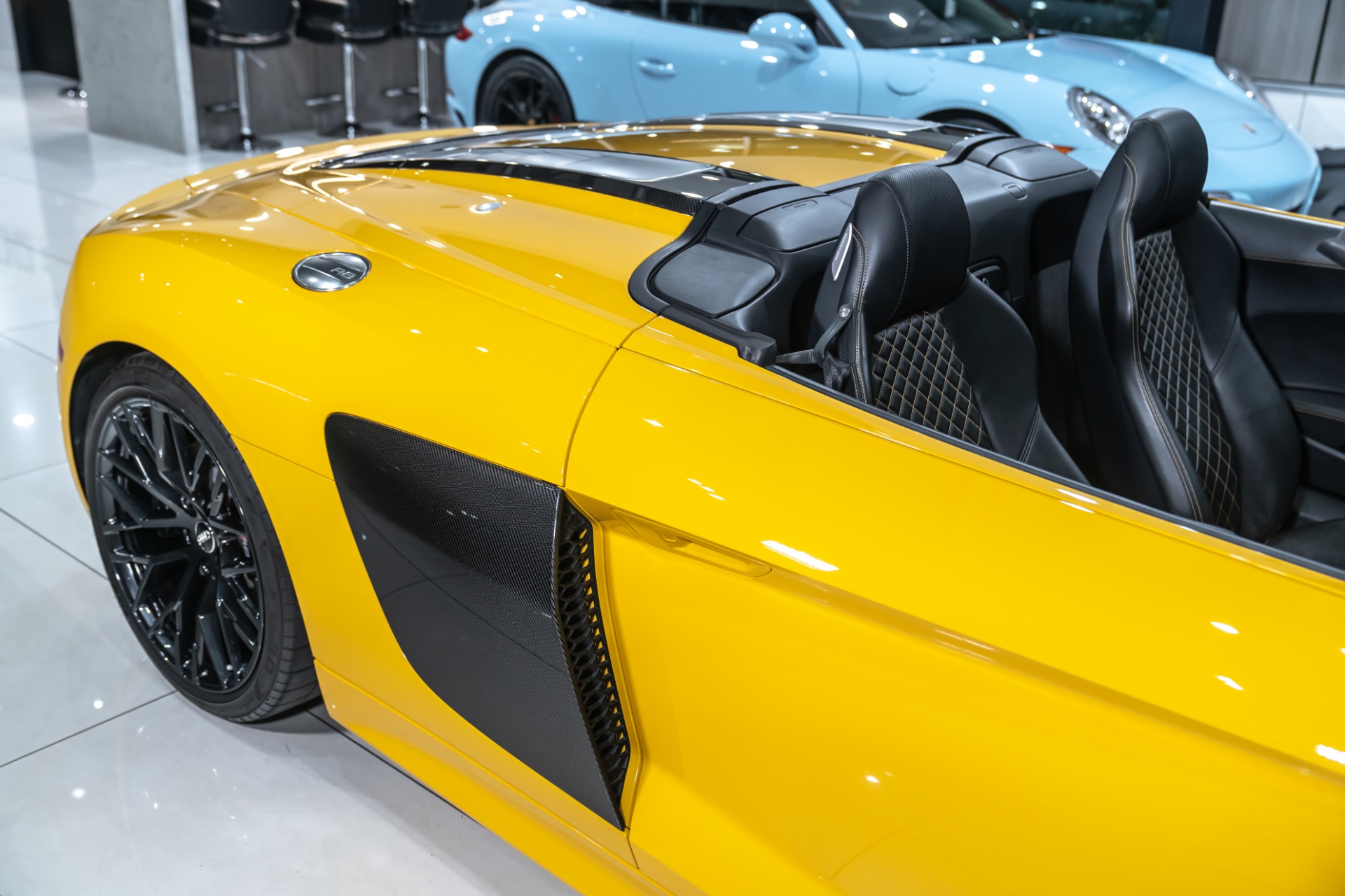 Used-2017-Audi-R8-52-quattro-V10-Spyder-Convertible-HOT-Spec-BOTH-Carbon-Packs-LOADED