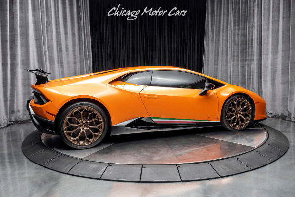 Used 2018 Lamborghini Huracan LP640-4 Performante Coupe Carbon Fiber LOADED Orange! for sale Sold at Chicago Motor Cars in West Chicago IL 60185 5