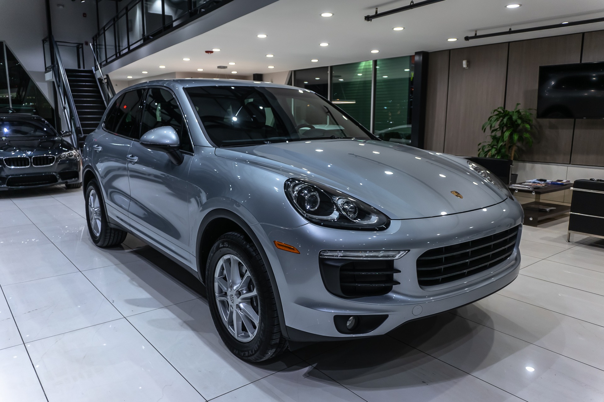 Used-2016-Porsche-Cayenne-SUV-PORSCHE-ACTIVE-SUSPENSION-MANAGEMENT-HEATED-SEATS