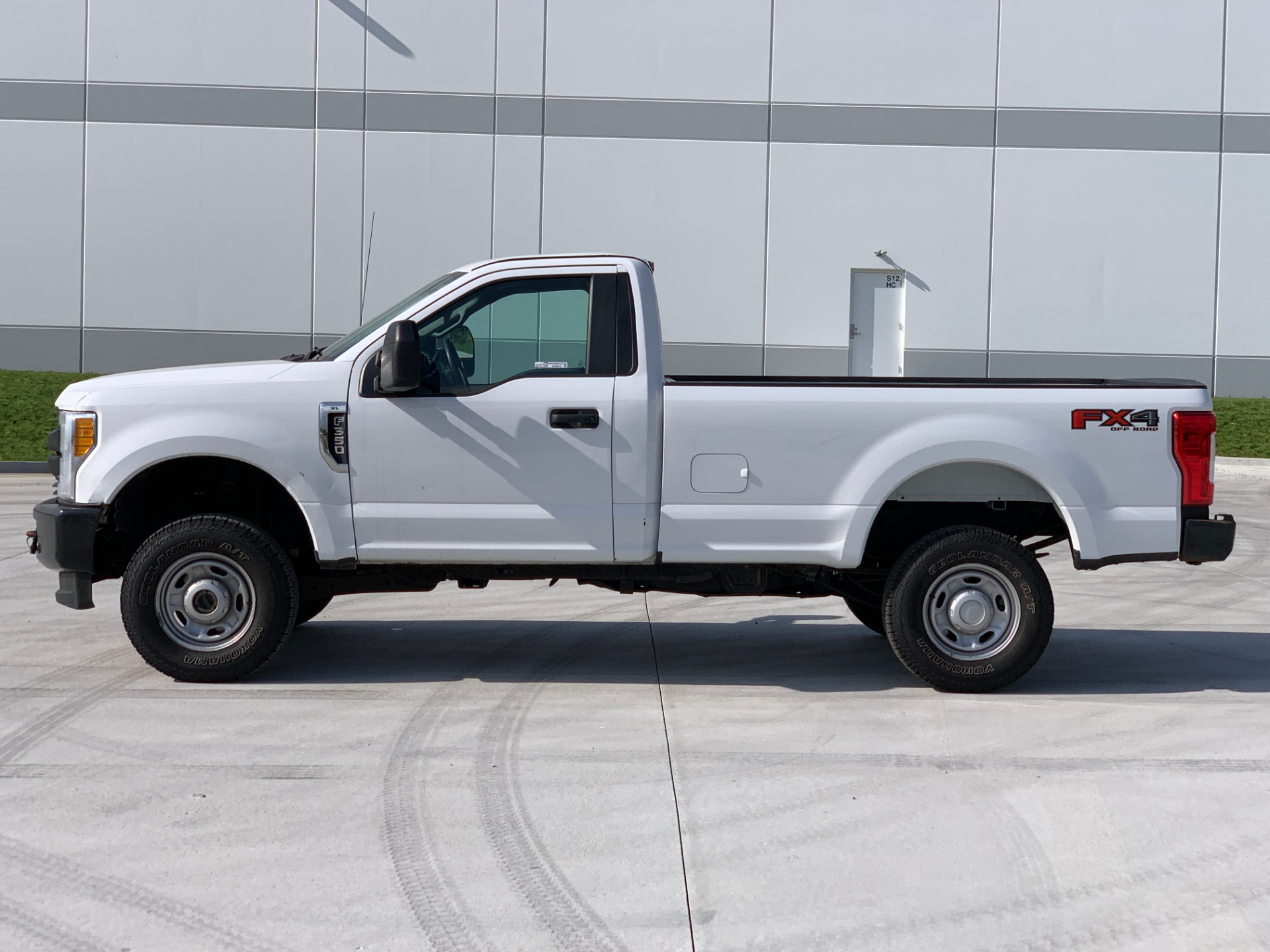 Used-2017-Ford-F-350-Super-Duty-XL-4x4-62-Liter-V8