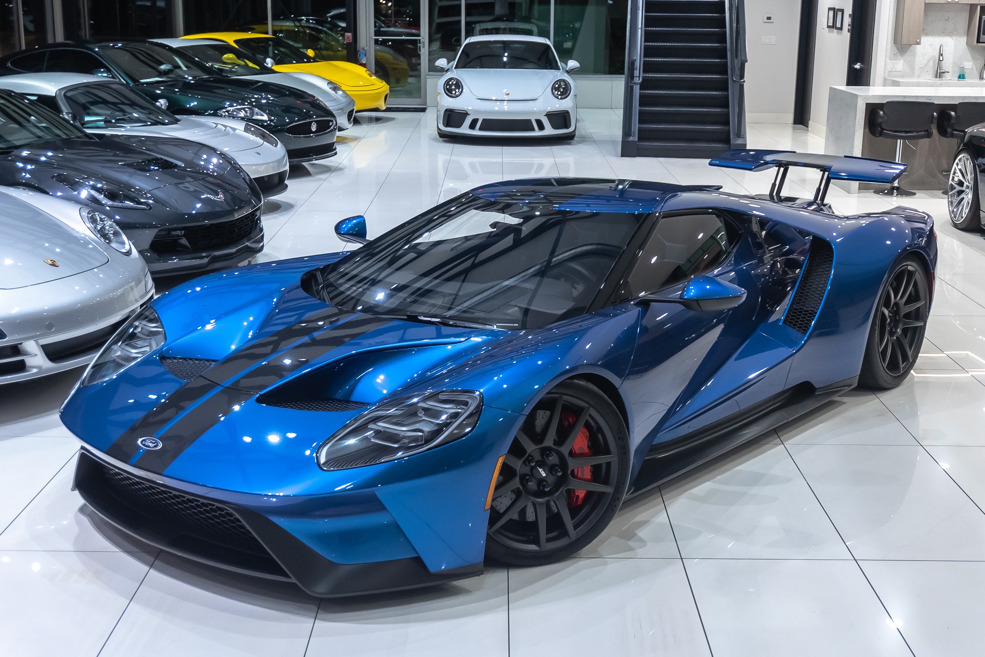 Used-2017-Ford-GT-Ford-GT-Matte-Carbon-Fiber-PKG-Stripes-COLLECTOR-QUALITY