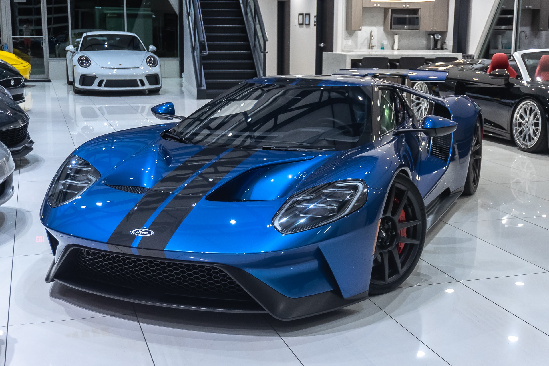 Used-2017-Ford-GT-Ford-GT-Matte-Carbon-Fiber-PKG-Stripes-COLLECTOR-QUALITY