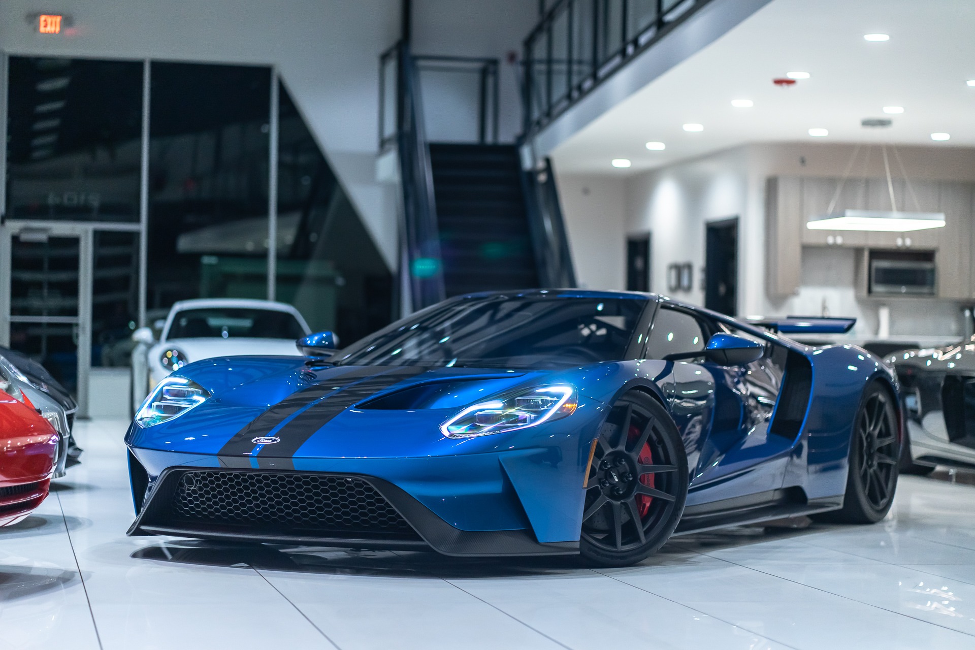 Used-2017-Ford-GT-Ford-GT-Matte-Carbon-Fiber-PKG-Stripes-COLLECTOR-QUALITY