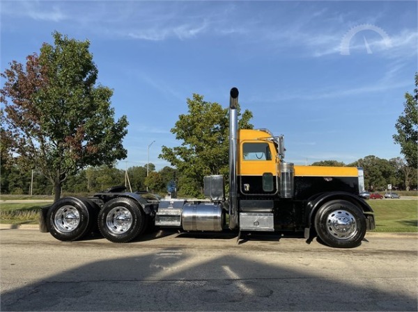 Used 2005 Peterbilt 379EXHD for sale Sold at Chicago Motor Cars in West Chicago IL 60185 4