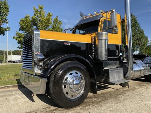 Used 2005 Peterbilt 379EXHD for sale Sold at Chicago Motor Cars in West Chicago IL 60185 6