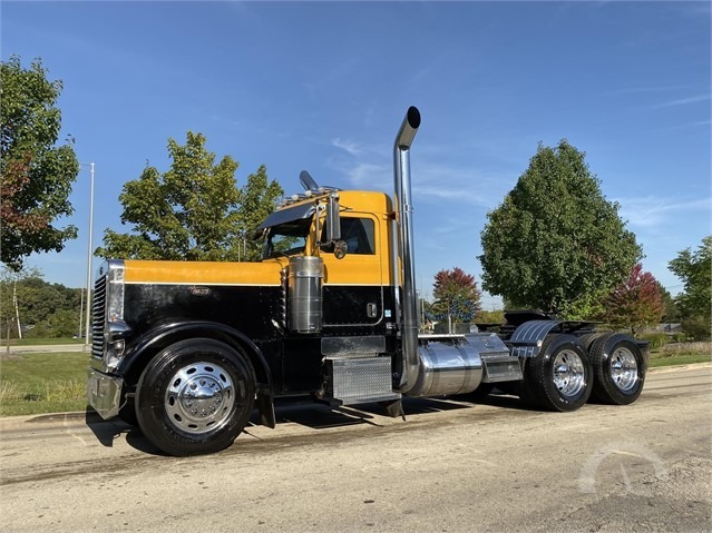 Used 2005 Peterbilt 379EXHD for sale Sold at Chicago Motor Cars in West Chicago IL 60185 1
