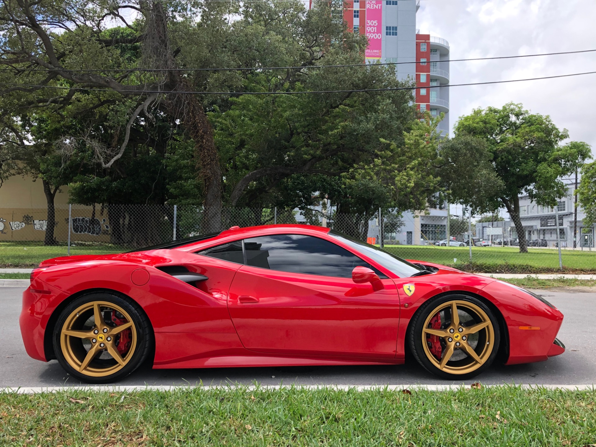 Used-2017-Ferrari-488-GTB-Coupe-CARBON-FIBER-Warranty