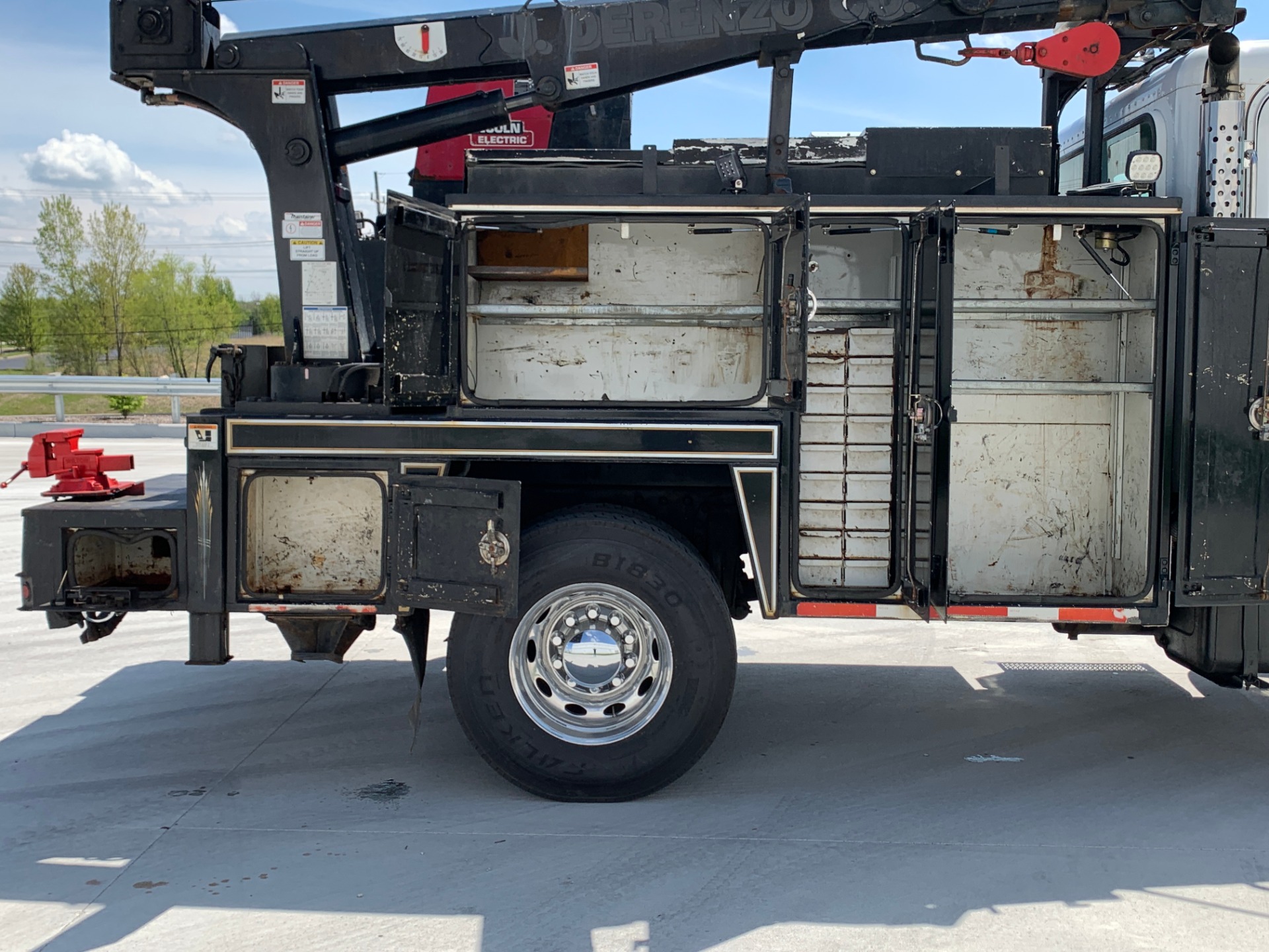 Used-2005-Peterbilt-335-Service-Truck---Tulsa-Crane---Air-Compressor---GeneratorWelder