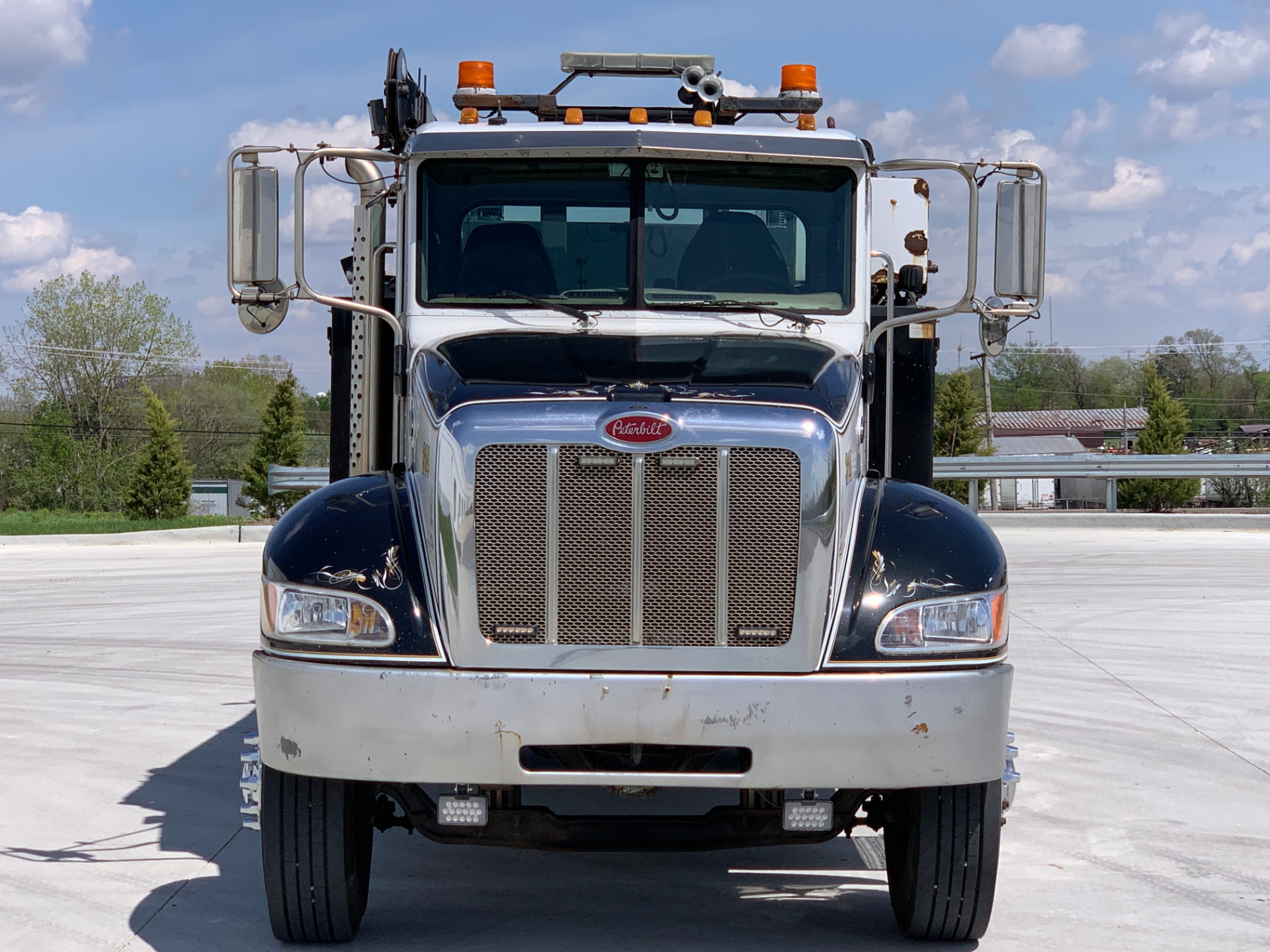 Used-2005-Peterbilt-335-Service-Truck---Tulsa-Crane---Air-Compressor---GeneratorWelder