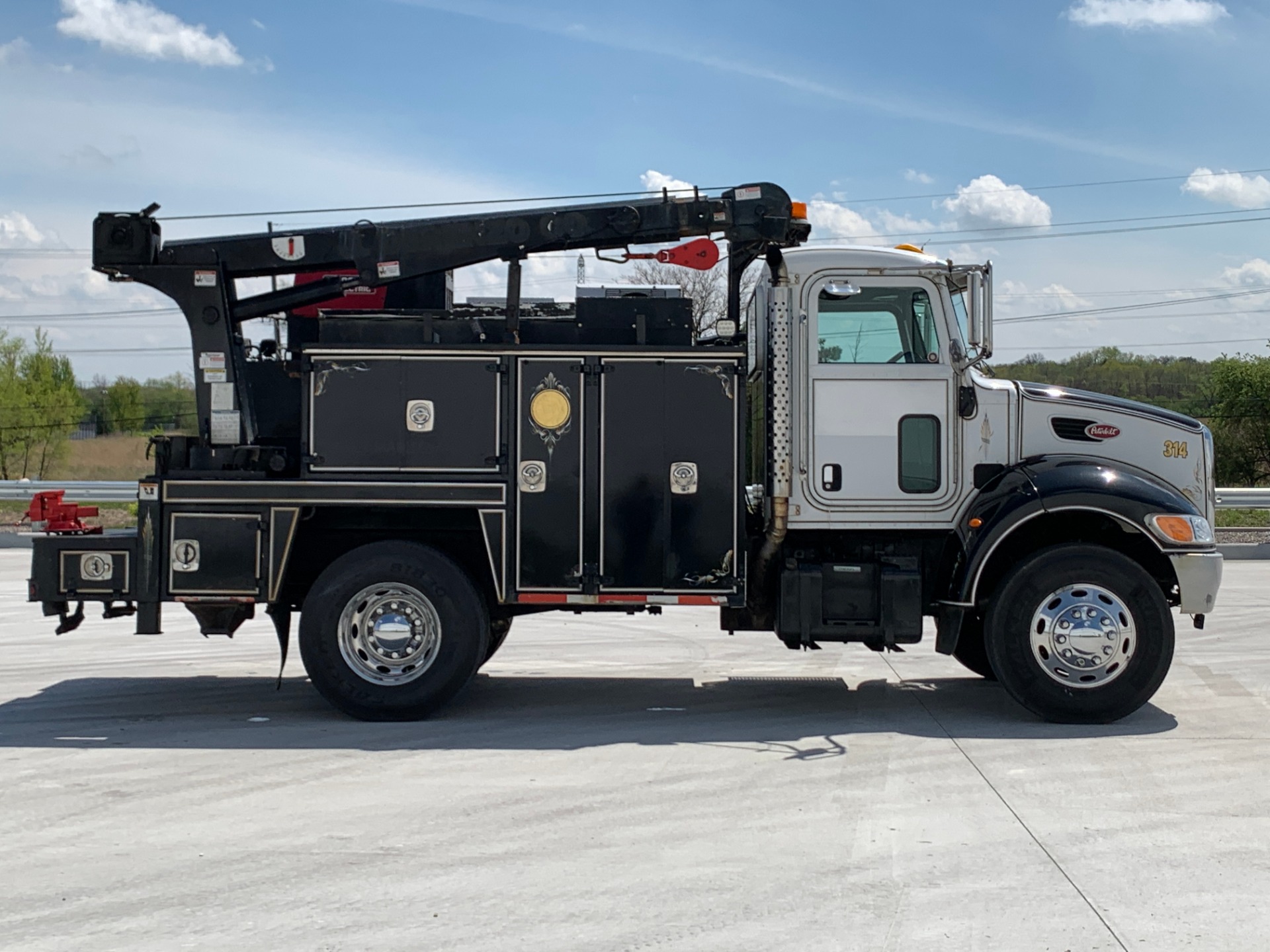 Used-2005-Peterbilt-335-Service-Truck---Tulsa-Crane---Air-Compressor---GeneratorWelder