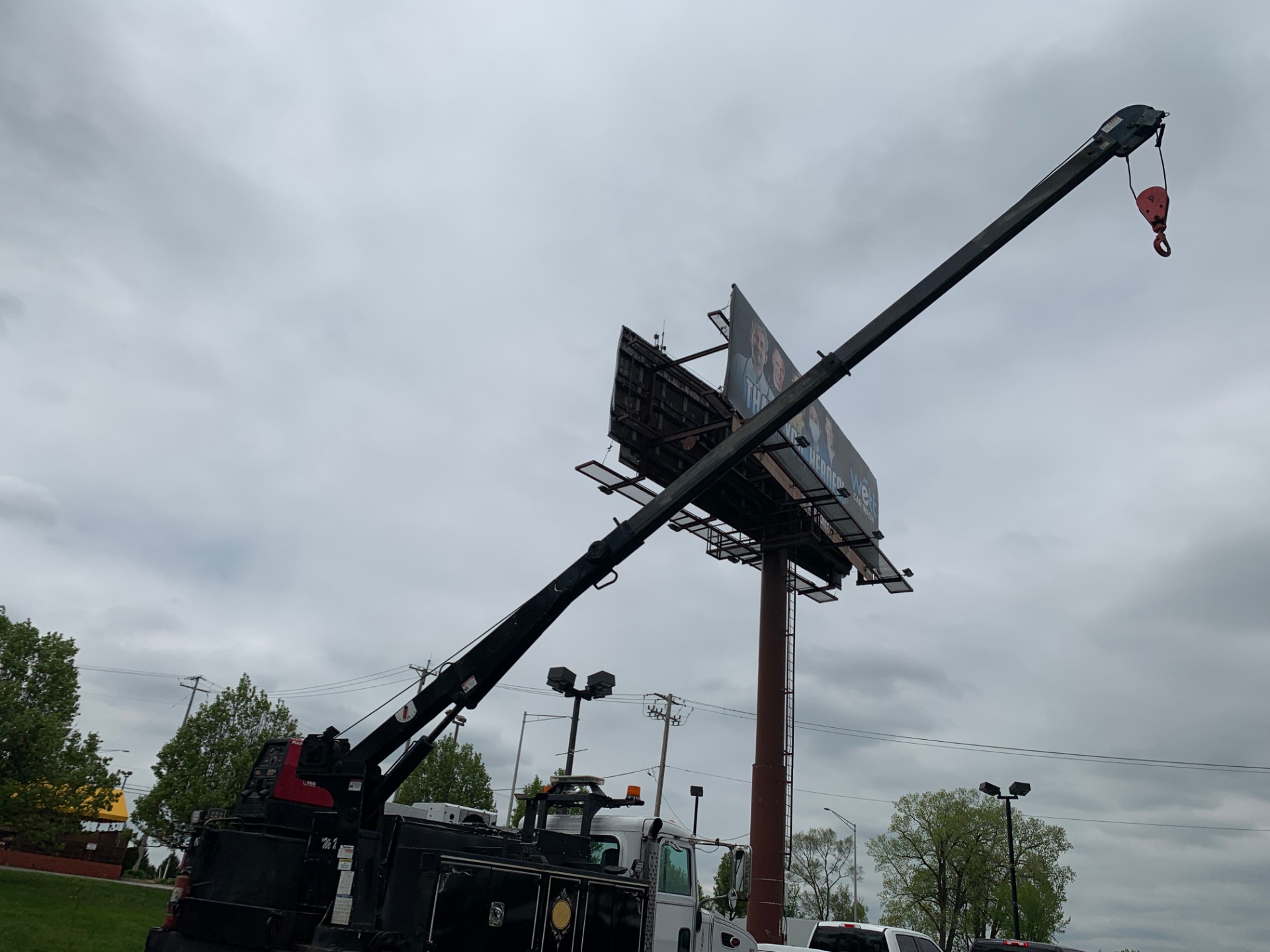 Used-2005-Peterbilt-335-Service-Truck---Tulsa-Crane---Air-Compressor---GeneratorWelder