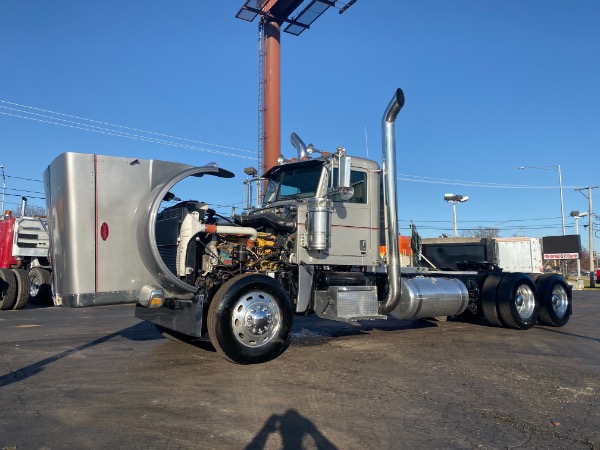 Used-2012-Peterbilt-388-Day-Cab