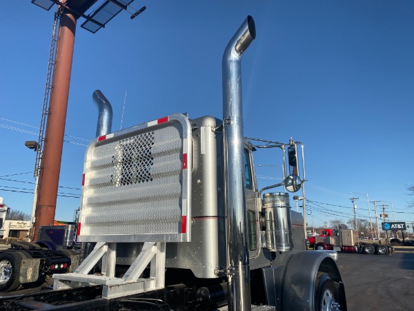 Used-2012-Peterbilt-388-Day-Cab