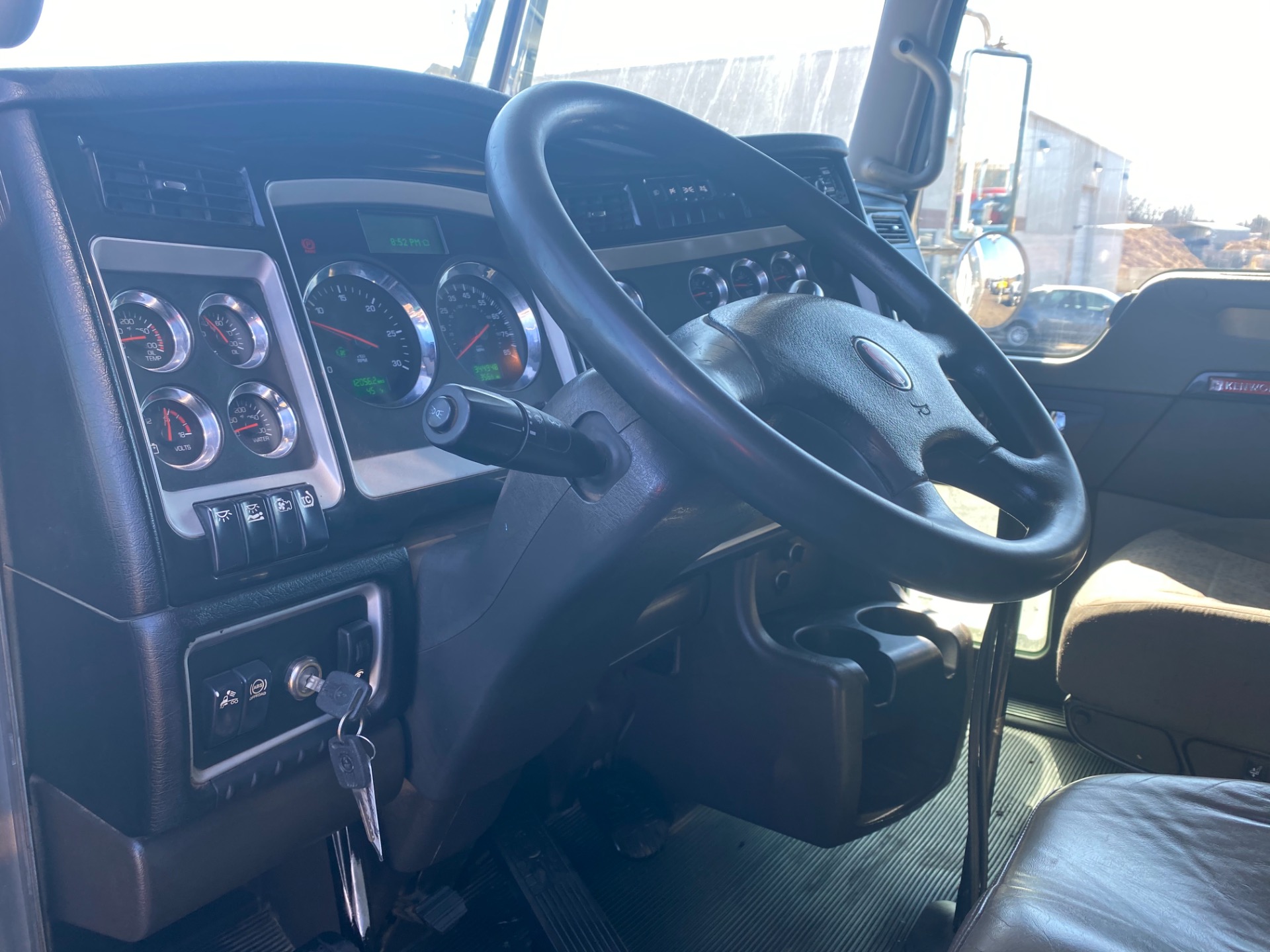 Used-2012-Kenworth-T800-Truck-Tractor