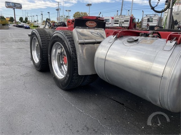 Used-1999-Peterbilt-362