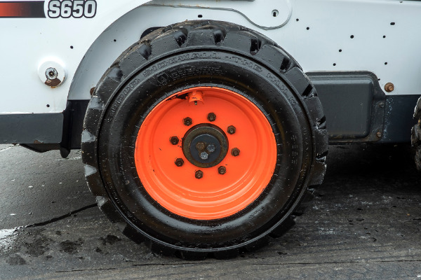 Used-2016-BOBCAT-S650-Skid-Steer