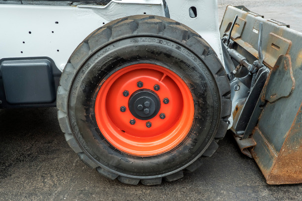 Used-2011-BOBCAT-S650-Skid-Steer-ONLY-980-HOURS-SERVICED