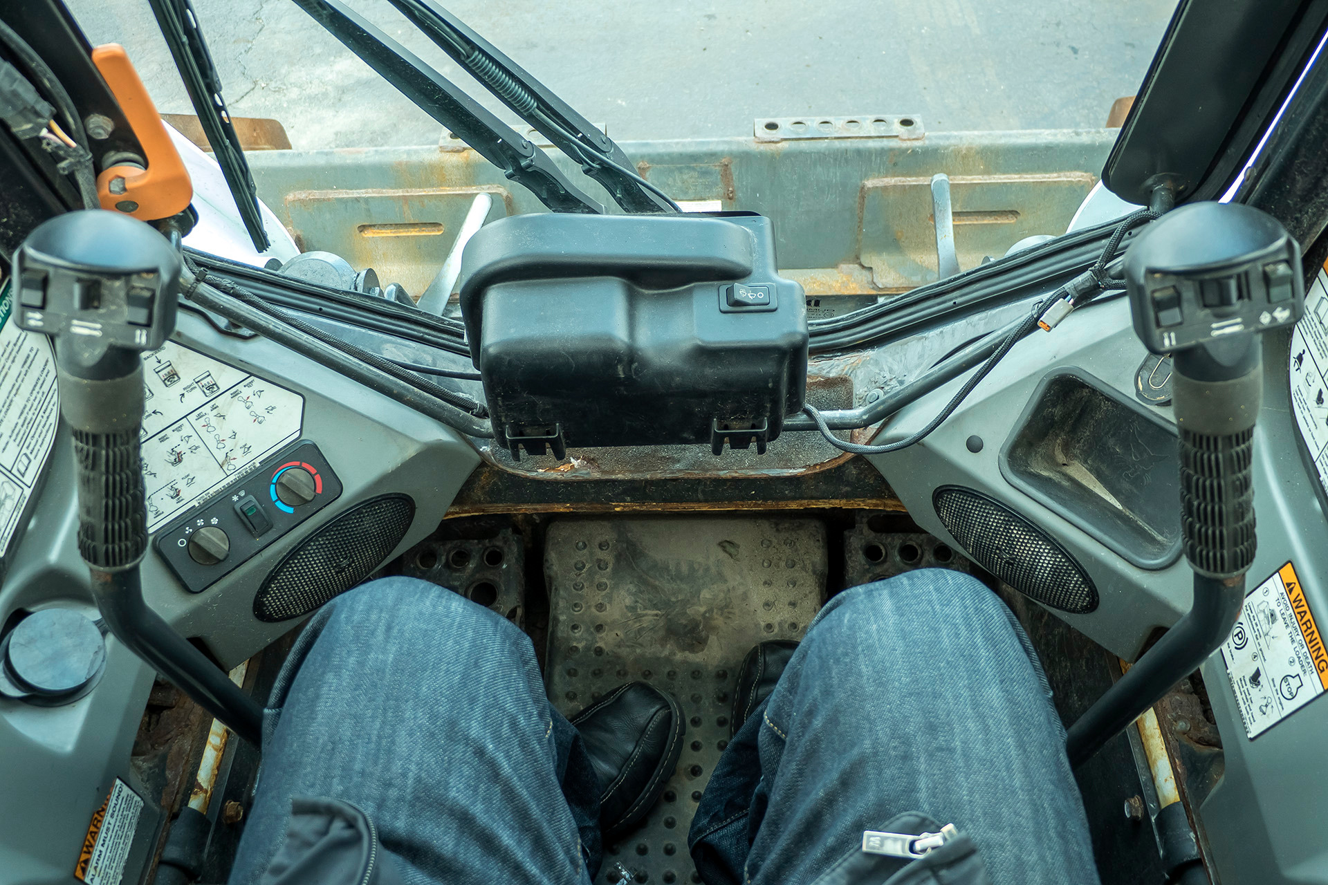 Used-2011-BOBCAT-S650-Skid-Steer-ONLY-980-HOURS-SERVICED