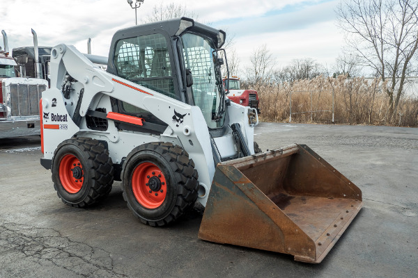 Used-2011-BOBCAT-S650-Skid-Steer-ONLY-980-HOURS-SERVICED