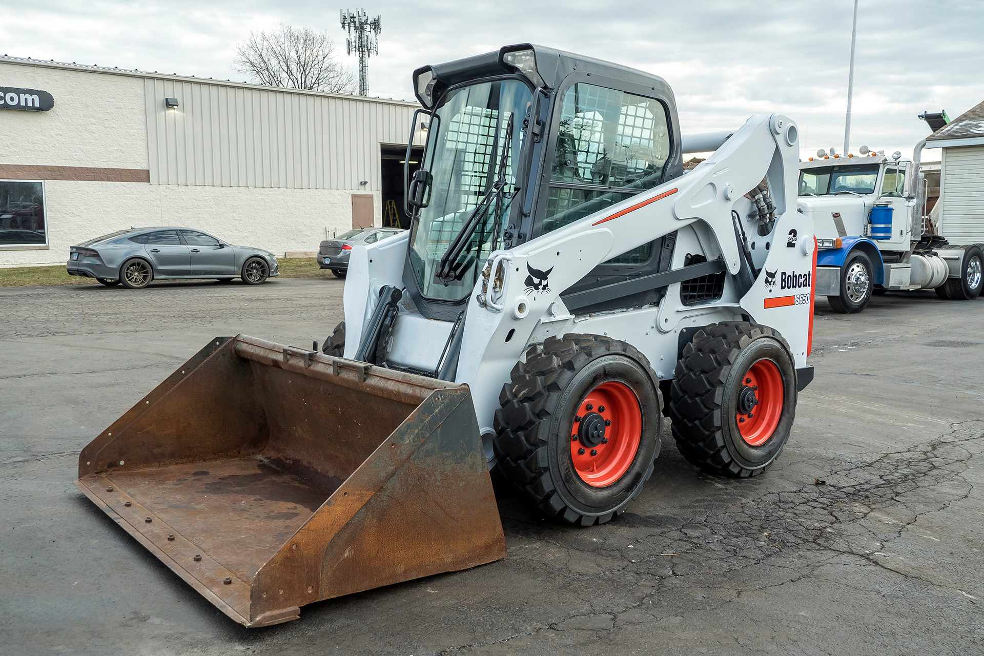 Used-2011-BOBCAT-S650-Skid-Steer-ONLY-980-HOURS-SERVICED