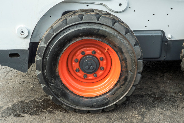 Used-2011-BOBCAT-S650-Skid-Steer