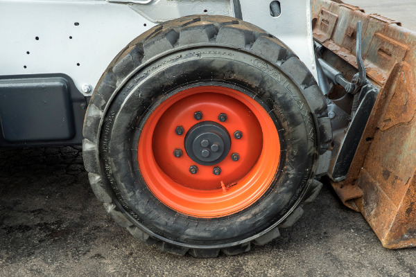 Used-2011-BOBCAT-S650-Skid-Steer